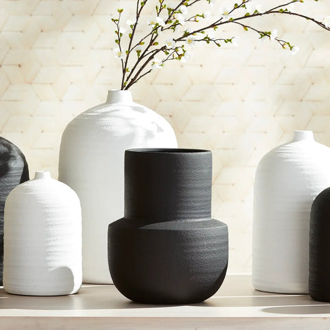 Black Darla Vase, 2 Size Options